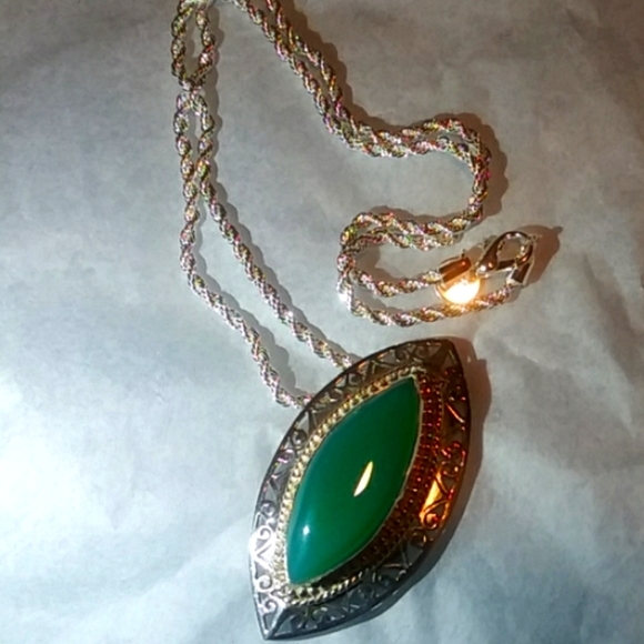 Stunning Sterling Silver Green Onyx Pin - Picture 6 of 7